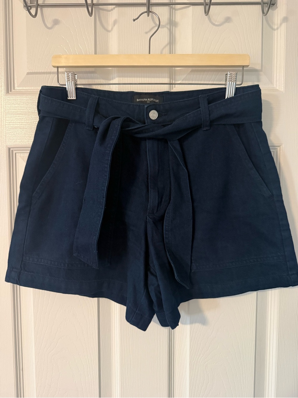 23. BANANA REPUBLIC NAVY HIGH RISE UTLITY TIE-WAIST SHORTS SZ 29/8